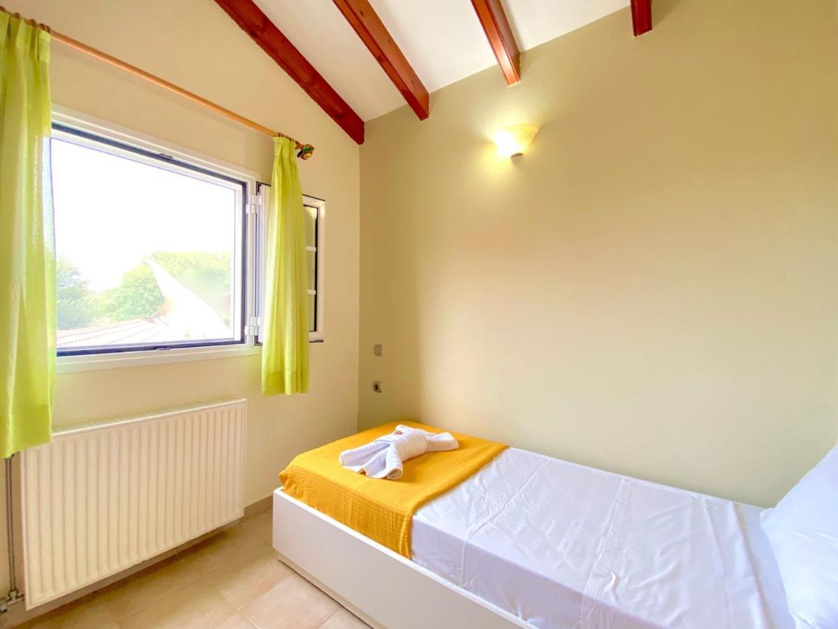 Asteraki Poolside Apartment By Dadovillas Acharavi  Bagian luar foto